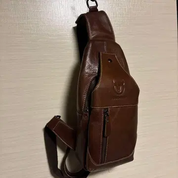 가죽 바디백 브라운