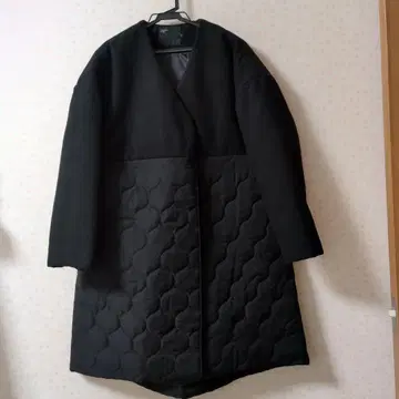 아메리칸 홀릭 이소재 절개 퀼팅 노카라 코트 L 사이즈