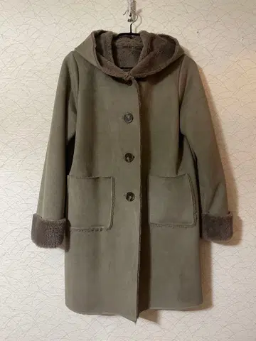 후드 부착 무스탕 코트 브라운