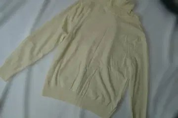 유니클로 캐시미어 100% 터틀넥 스웨터 아이보리 XL