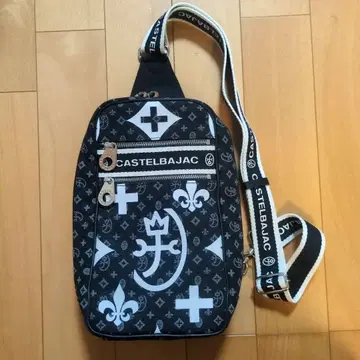 새상품 미사용 CASTELBAJAC 바디백 블랙