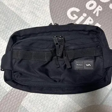 단종된 RVCA 바디백 블랙