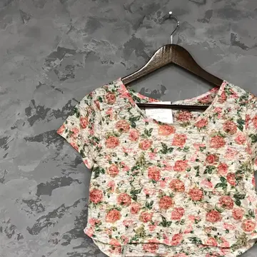 INGNI 잉그 꽃무늬 크롭 반팔 T셔츠 올 패턴 플라워 보타니컬