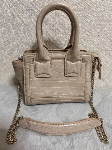 가격 인하 [ ZARA ] 크로커다일풍 베이지 숄더백