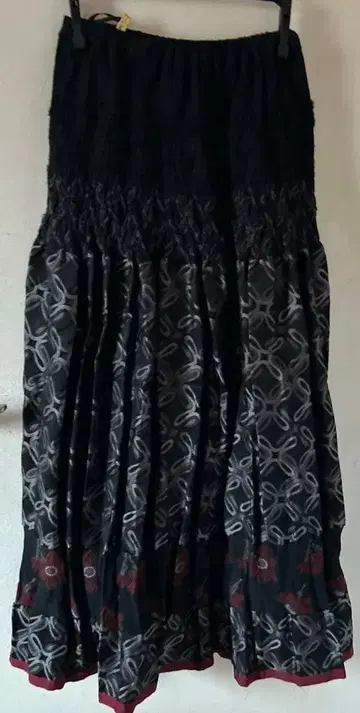 플레어 스커트 블랙과 그레이 꽃무늬