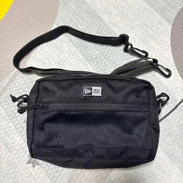 NEW ERA 메쉬 숄더백 블랙