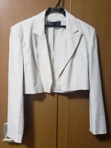 택 포함 새상품 ZARA 화이트 크롭 자켓 M
