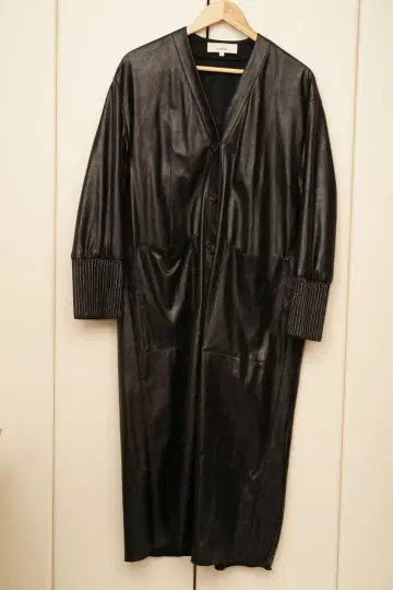 AKIRA NAKA 블랙 가죽 롱 코트