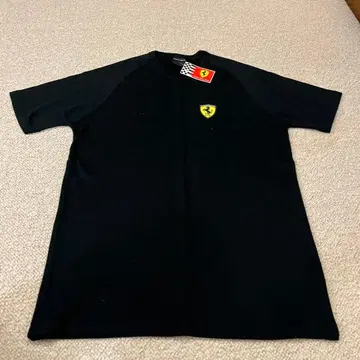 페라리 블랙 컬러 티셔츠 L 사이즈