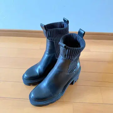 ZARA 블랙 삭스 사이드 고어 부츠 22.5