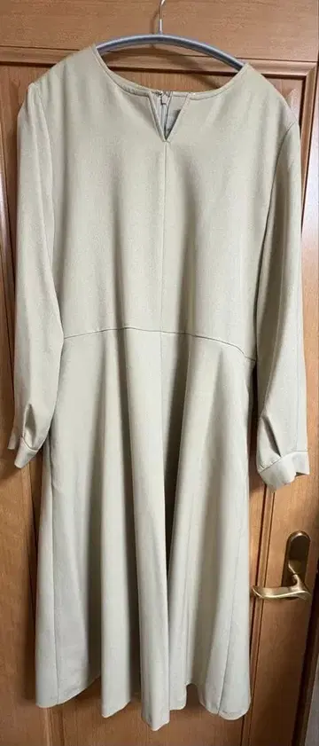 [ 새상품 ] un-sept 베이지 긴팔 원피스 40