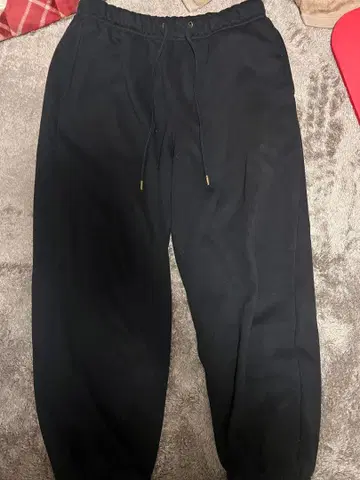 GU 블랙 맨투맨 조거 팬츠