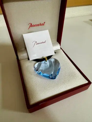 Baccarat 라이트 블루 크리스탈 하트 목걸이