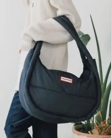 미사용 새상품 HUNTER 프레임드 퍼퍼 라지 호보 블랙