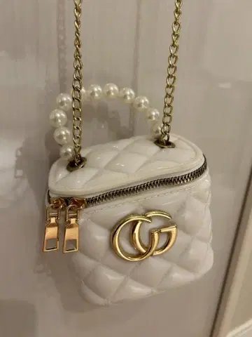 화이트 퀼팅 숄더백