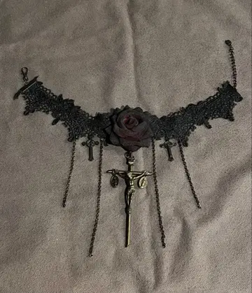 Jean Paul Gaultier 로즈 장식 초커 샘플