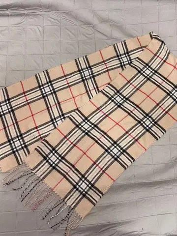 체크 무늬 베이지 머플러