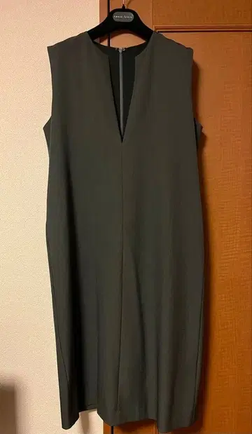 HRM 다크 그레이 슬리브리스 롱 원피스 오버롤 스커트