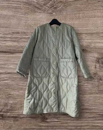 올리브 그린 퀼팅 자켓 후드 부착(후드 탈부착 가능)