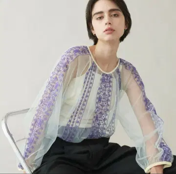 튤 자수 블라우스 유니테이지