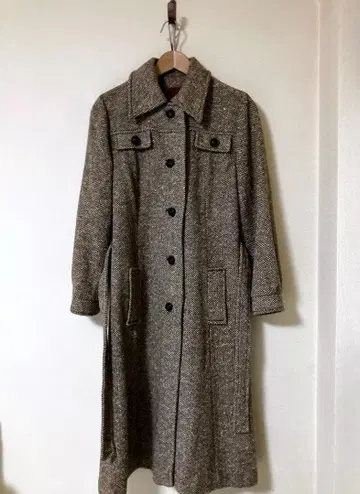 울 허리 벨트 포함 브라운 코트