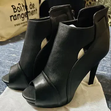 블랙 오픈토 부티 하이힐