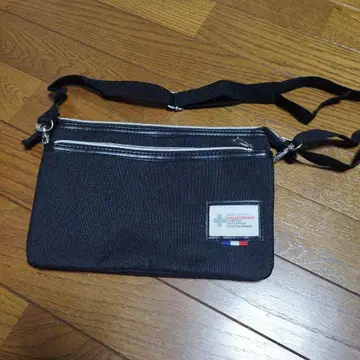 블랙 캔버스 숄더백