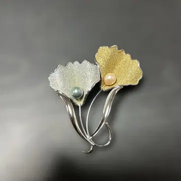 실버 골드 펄 브로치