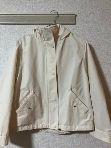 유니클로 아우터 마운틴 후드티 후드 부착