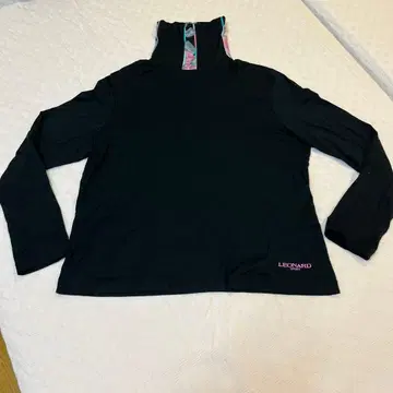 LEONARD 하이넥 블랙 긴팔 상의