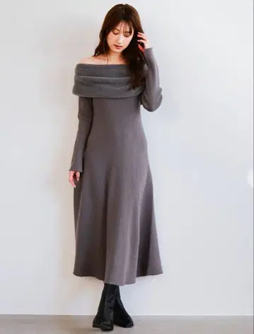 [ 새상품급 ] 코코딜 페더 오프숄더 A라인 니트 원피스