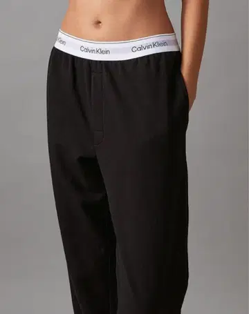 Calvin Klein 블랙 조거 팬츠 캘빈클라인