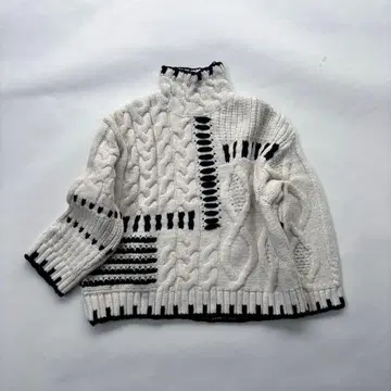 미사용 [ ZARA ] 부드럽고 따뜻한 세련된 디자인 니트 스웨터