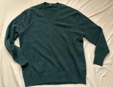 새상품급 UNIQLO 유니클로 캐시미어 100% V넥 스웨터 짙은 그린