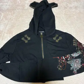 OZZ ONESTE x 카쿠리요노 야도메시 여우 귀 숏 후드티