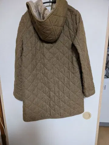브라운 퀼팅 자켓 후드 부착