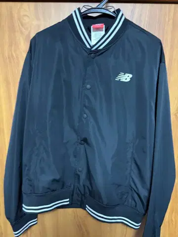뉴발란스 블랙 나일론 자켓 L 사이즈
