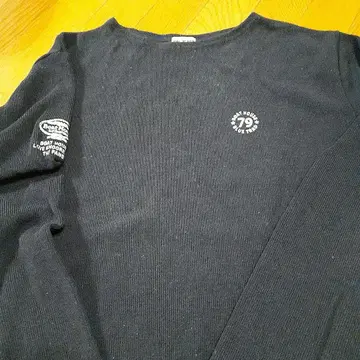 Boat House 블랙 긴팔 티셔츠