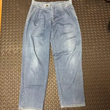 라이트 블루 테이퍼드 데님