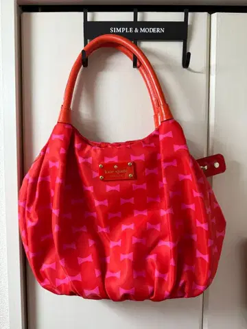 kate spade 리본 무늬 핸드백 빨간색