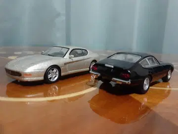 실버와 블랙 미니카 2대 세트