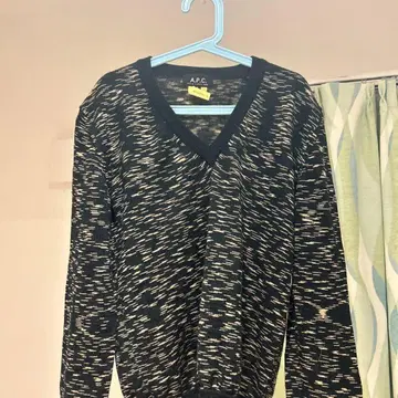 A.P.C. 울 V넥 스웨터 S 사이즈