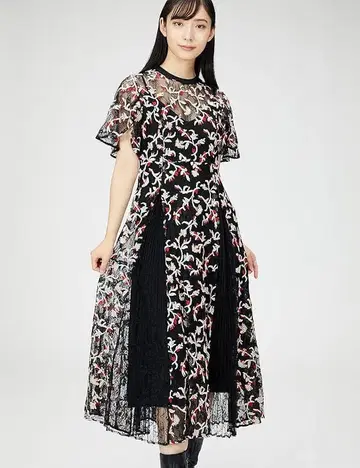 [스나이델] 레이스 자수 플리츠 드레스 SWFO224283