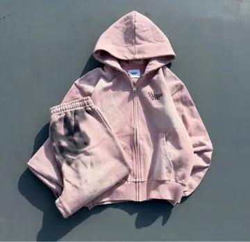 youngersong over die universal logo pink