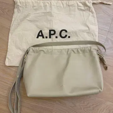 거의 미사용 아페쎄 A.P.C. 숄더백 NINON MINI