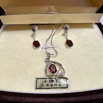 토카치석 목걸이와 귀찌 세트