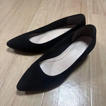 unity (유니티) 스퀘어토 비쥬 힐 펌프스 (블랙 스웨이드)