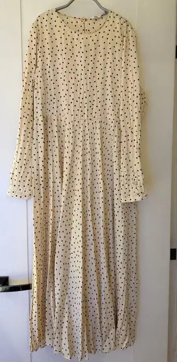 새상품급 주름 가공 도트 원피스 자라 ZARA 사이즈 S