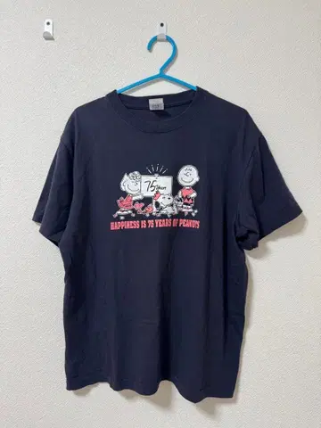 HAPPINESS IS 75 YEARS OF PEANUTS 티셔츠