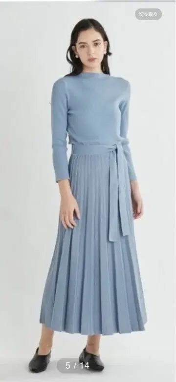 새상품 미라 오웬 보트넥 리브 니트 플리츠 원피스